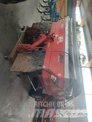 Kuhn Axis 20.1W ミネラル散布機