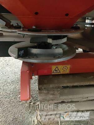 Kuhn Axis 20.2 M-EMC-W ミネラル散布機