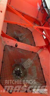 Kuhn Axis 40.1W ミネラル散布機