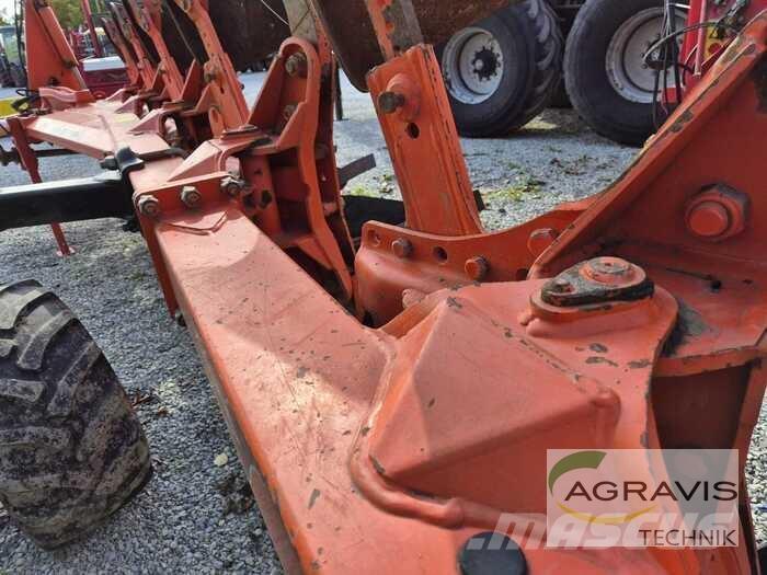 Kuhn VARI-MASTER 153 リバーシブルプラウ