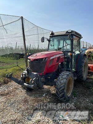 Massey Ferguson 3710 F トラクター
