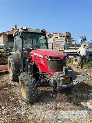 Massey Ferguson 3710 F トラクター