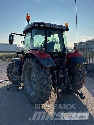 Massey Ferguson 5713S トラクター