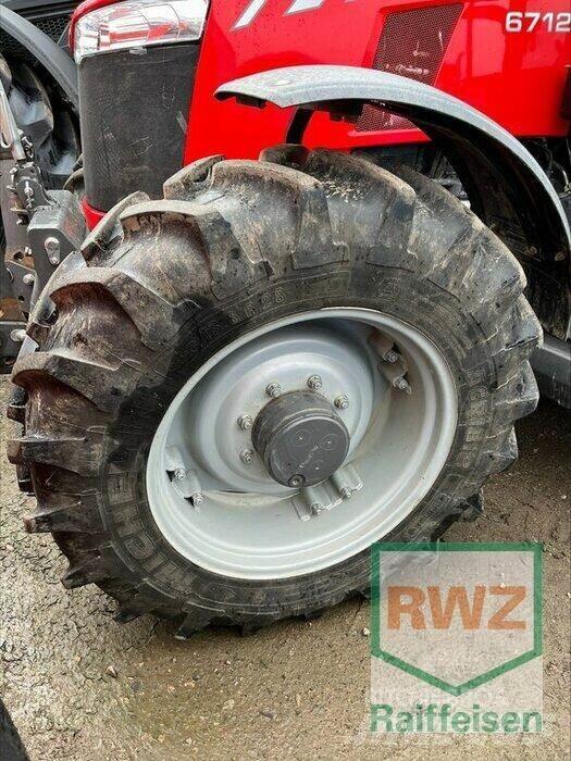 Massey Ferguson 6712 トラクター