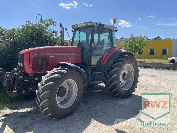 Massey Ferguson 8250-4 トラクター