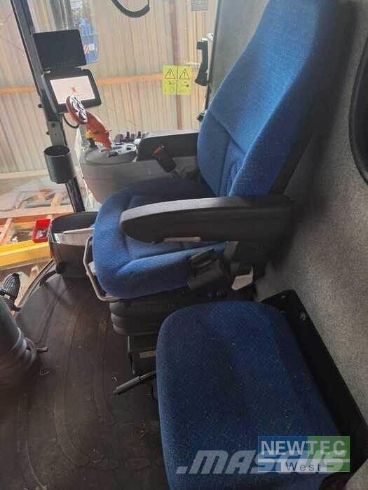 New Holland CX 5090 コンバイン
