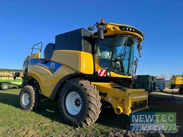 New Holland CX 6.90 コンバイン
