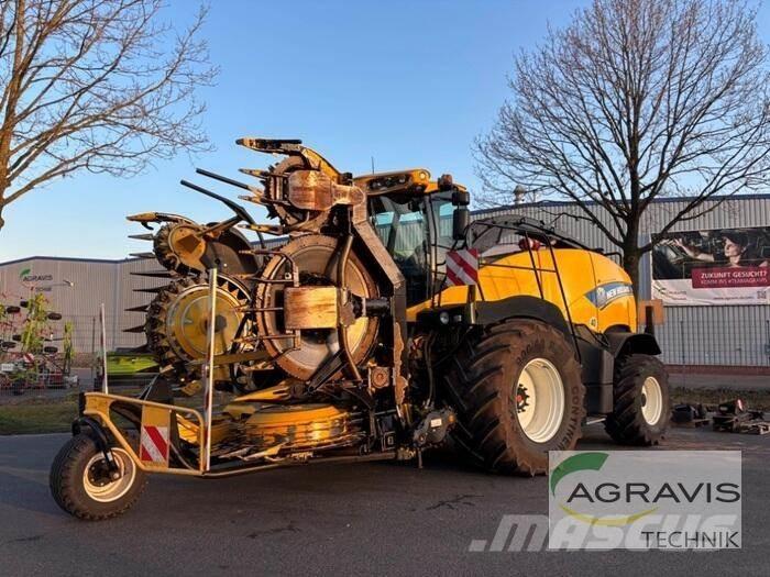 New Holland FR 700 自走式フォレージハーベスター