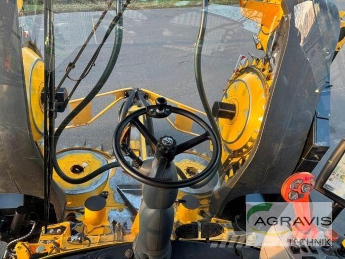 New Holland FR 700 自走式フォレージハーベスター