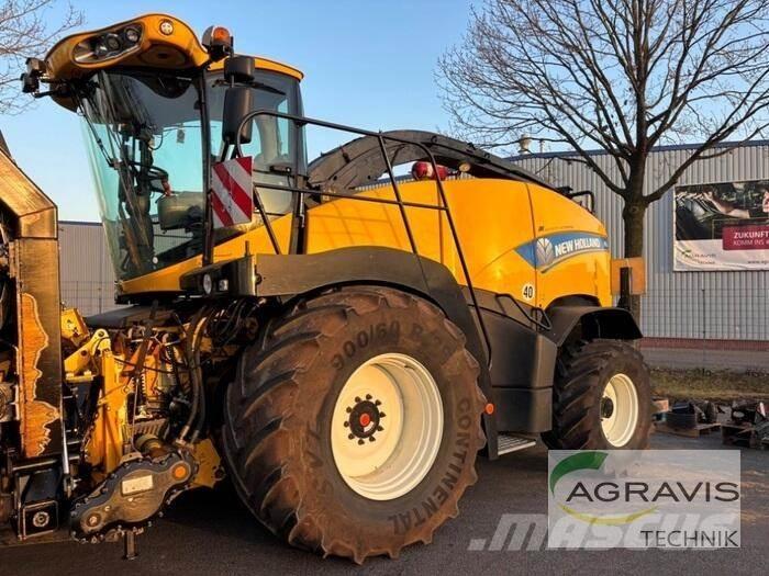 New Holland FR 700 自走式フォレージハーベスター