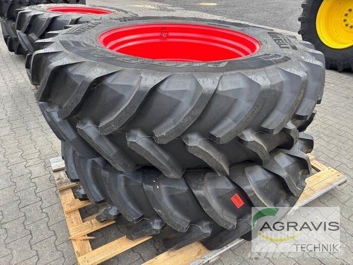 Pirelli KR 520/85R42 タイヤ、ホイル、リム