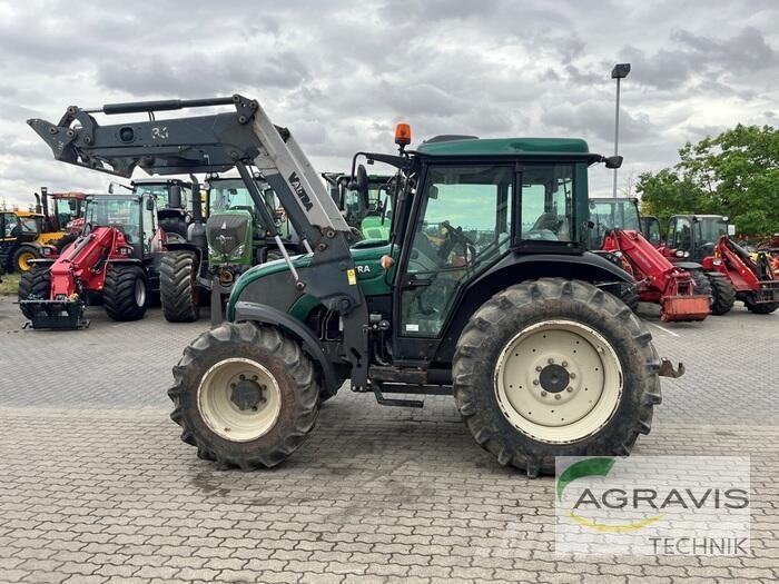 Valtra A 83 H トラクター