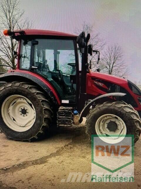 Valtra A85 トラクター