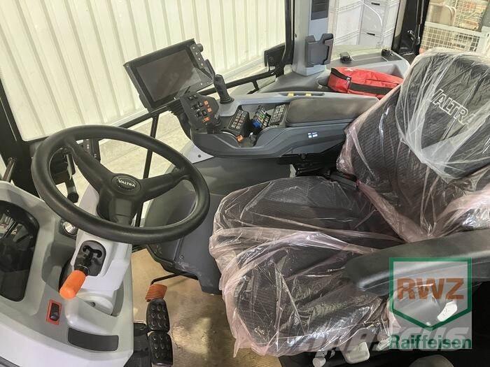 Valtra G125EV トラクター