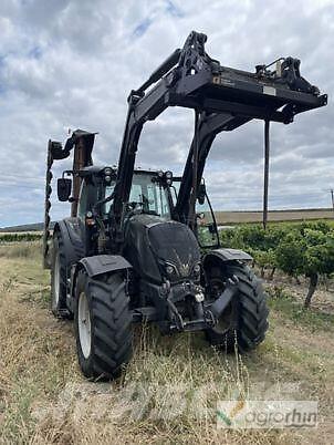 Valtra N134 ACTIVE トラクター