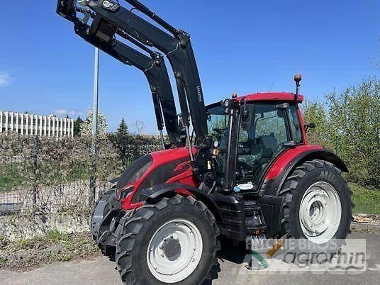 Valtra N135A トラクター