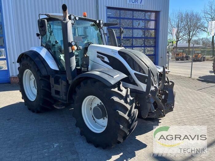 Valtra T 214 D トラクター