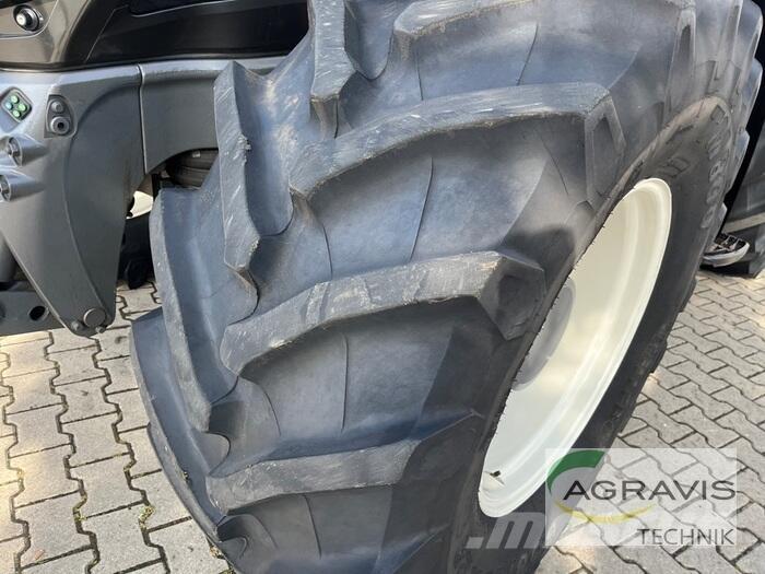 Valtra T 235 D 2A1 トラクター