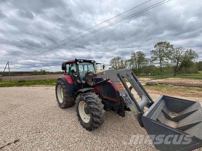 Valtra T130 トラクター