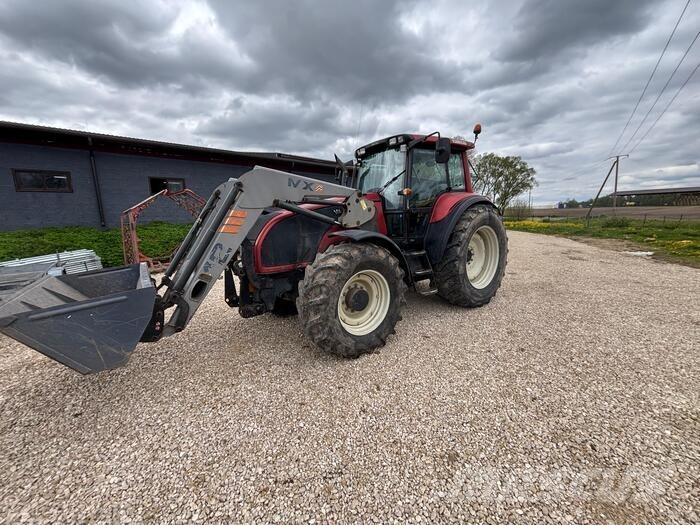 Valtra T130 トラクター