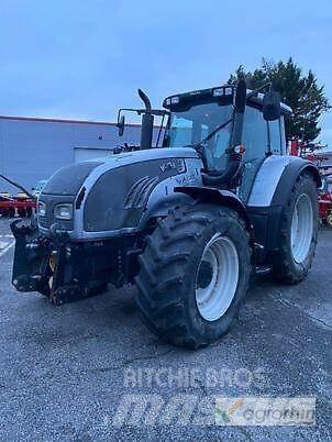 Valtra T172 HITECH トラクター