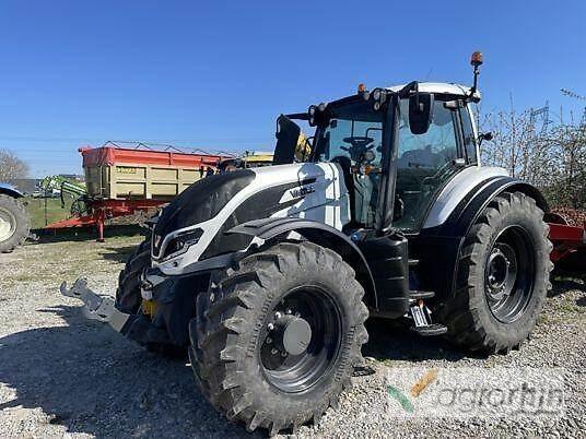 Valtra T215A トラクター
