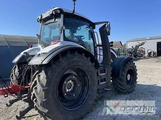 Valtra T215A トラクター
