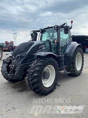Valtra T234 VERSU トラクター