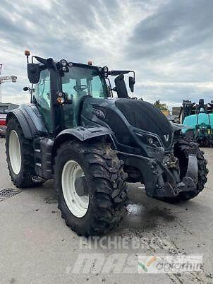 Valtra T234 VERSU トラクター