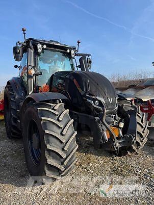 Valtra T235 Diect トラクター