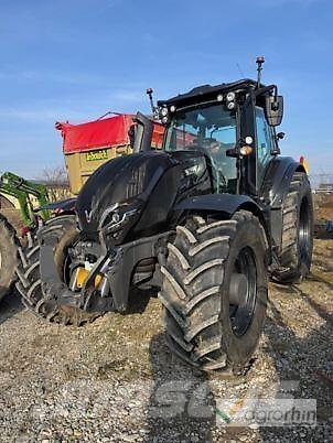 Valtra T235 Diect トラクター