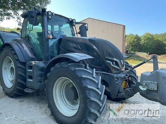 Valtra T235V トラクター