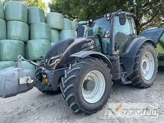 Valtra T235V トラクター