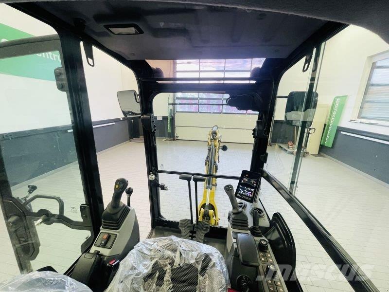 CAT 302CR-05A ホイール式油圧ショベル（パワーショベル・ユンボ・バックホー）