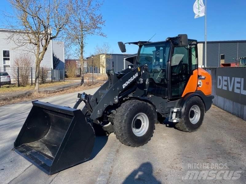 Doosan DL 80-7 ホイールローダー・タイヤショベル
