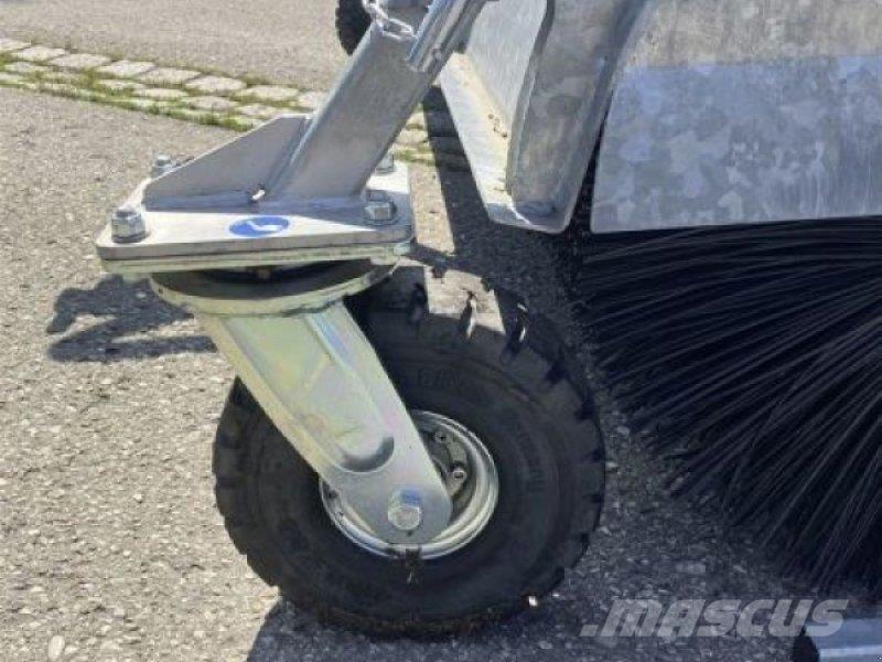 Fliegl TYP 700 路面清掃機