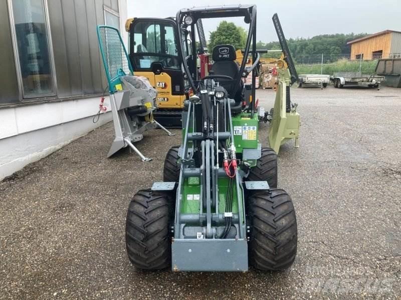 GiANT G1200 スキッドステアローダー