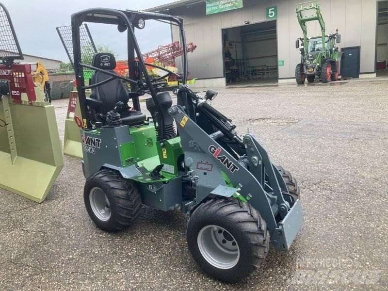GiANT G1200 スキッドステアローダー