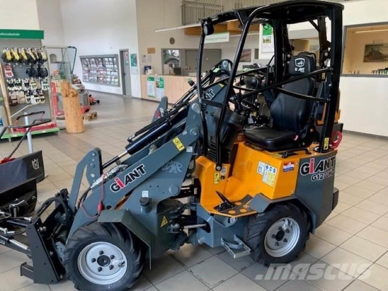 GiANT G1200 スキッドステアローダー