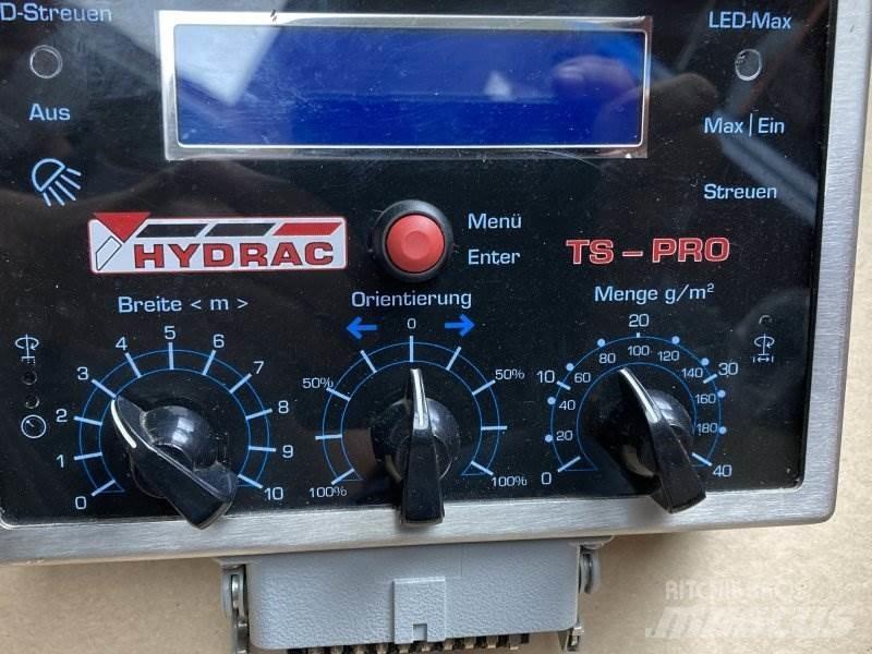 Hydrac T 1400 砂と塩撒き専用車