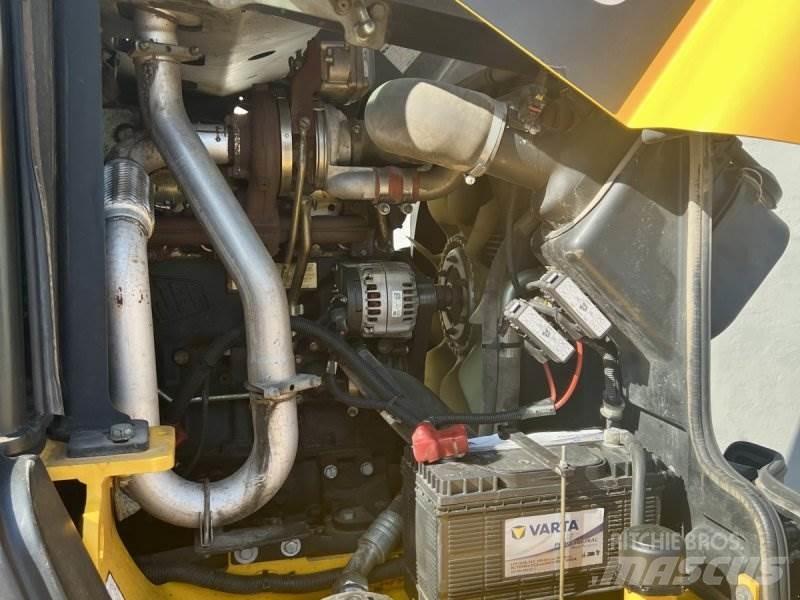 JCB TM 320 S ホイールローダー・タイヤショベル