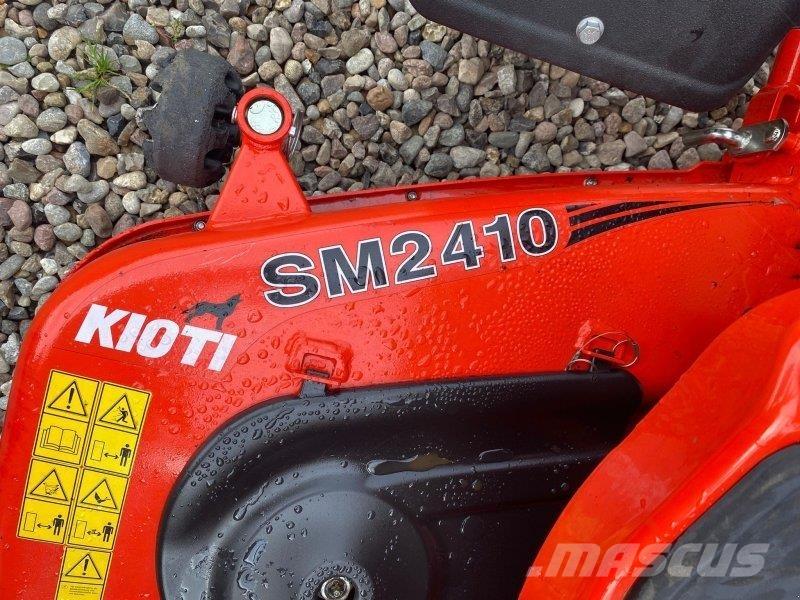 Kioti CS 2520H コンパクトトラクター