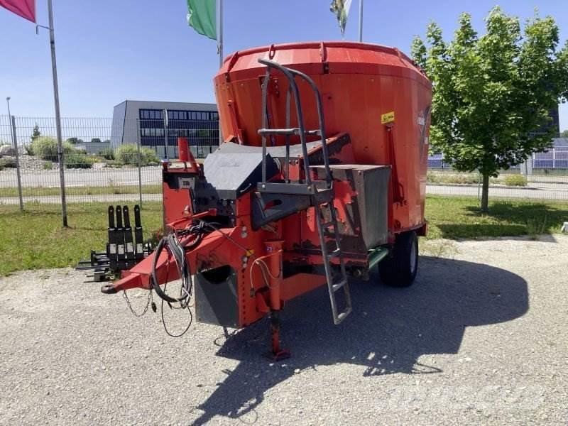 Kuhn EUROMIX I ミキサーフィーダー