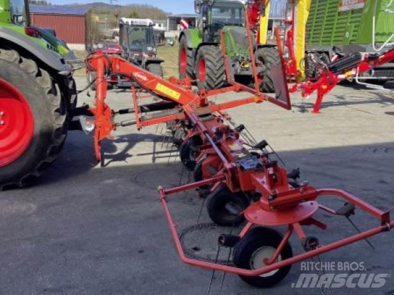 Kuhn GF 7702 テッダー・テッダーレーキ