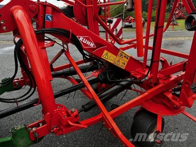 Kuhn GF 8702 テッダー・テッダーレーキ