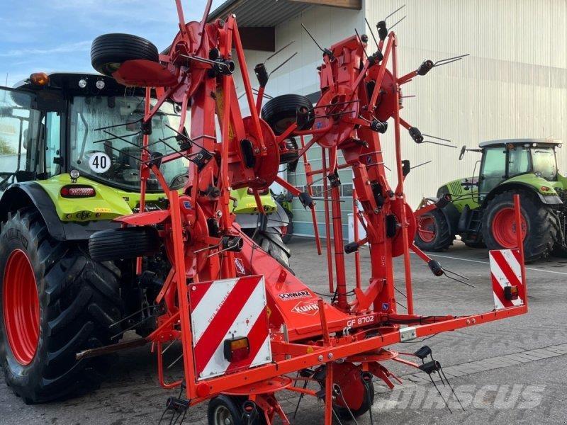 Kuhn GF 8702 テッダー・テッダーレーキ