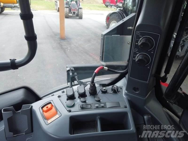 Valtra Q305 トラクター