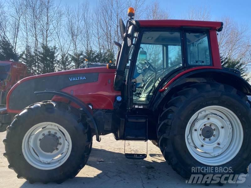 Valtra T153 H トラクター