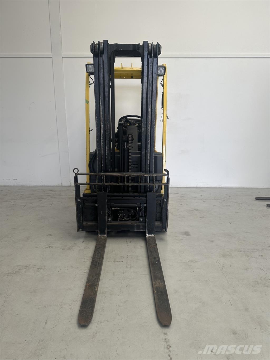 Hyster J1.8XMT バッテリーフォークリフト