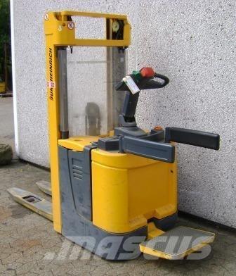 Jungheinrich ERC 214 自走式スタッカー